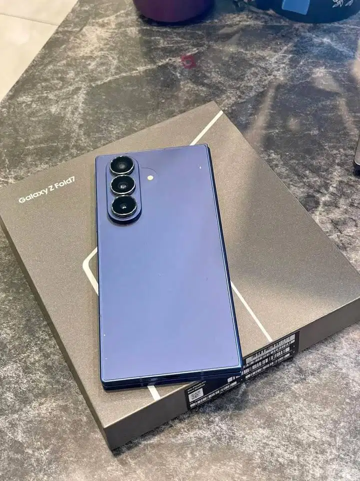 Samsung Galaxy Z Fold 7 12/512gb sein like new