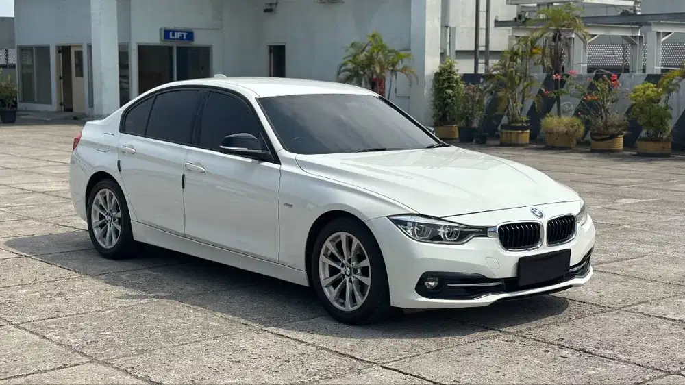 [DP35JT] BMW 320i 2.0 Sport F30 AT Matic 2016 NIK 2015 325i luxury