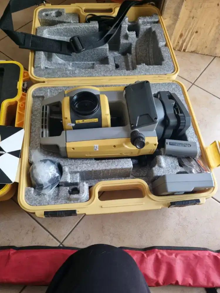 Alat topografi GM 55