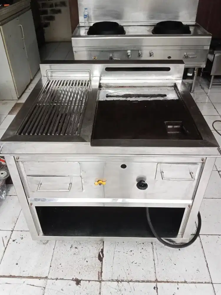 Kompor Teppanyaki – Permukaan Luas untuk Masak Cepat