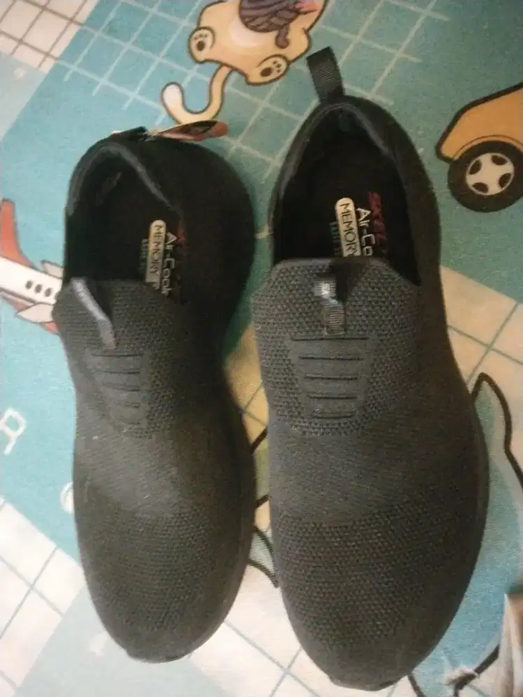 Sepatu sketchers stretch fit Wide Fit Air Cooled Memory Fit  Woe Fit