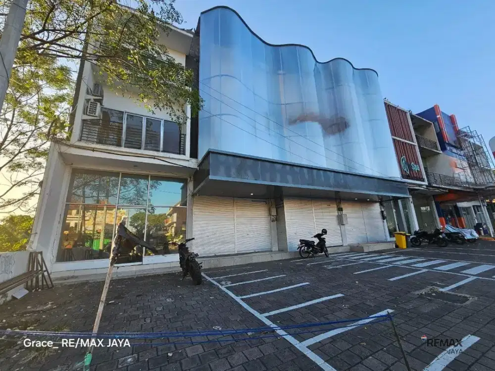 Ruko 3 Lantai Lokasi Premium Dijual, di Sunset Road, Kuta Area