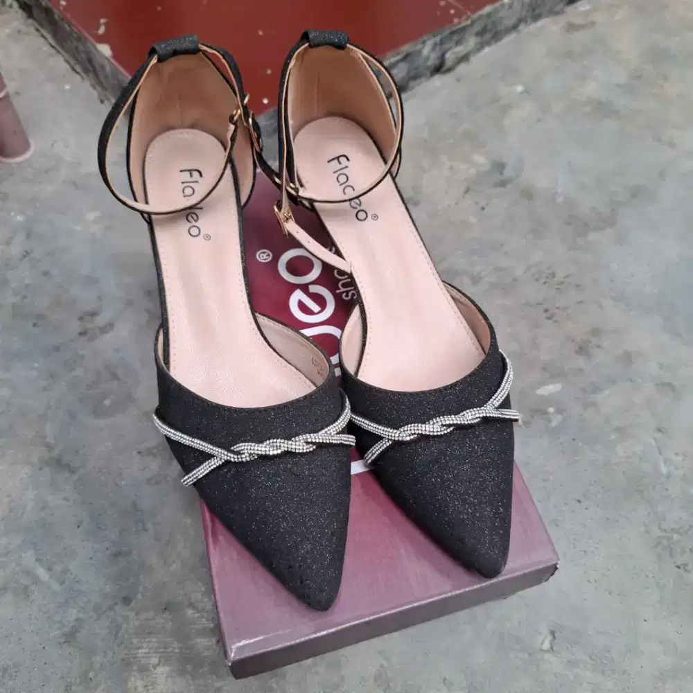 Sepatu High Heels Fladeo