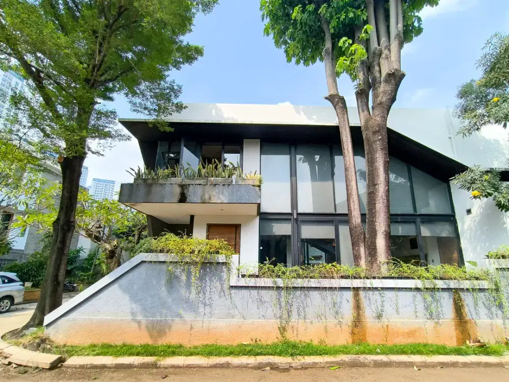 Rumah Hook 11 Menit ke Puri Indah Mall Siap Huni Hadap Utara J-44441