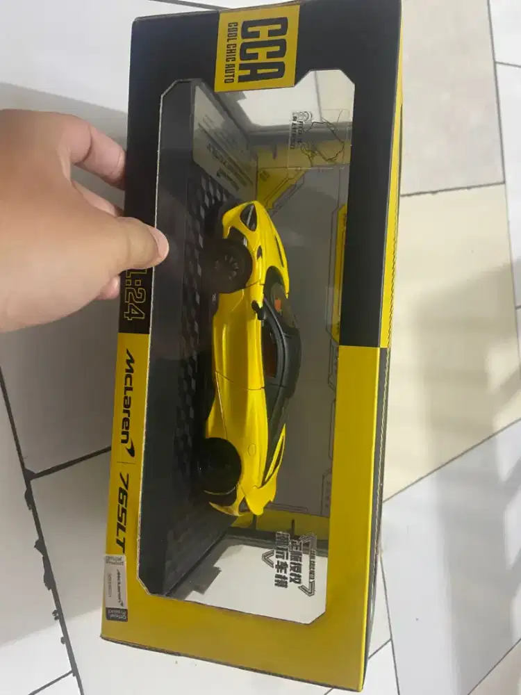miniatur mcLaren kuning 1:24