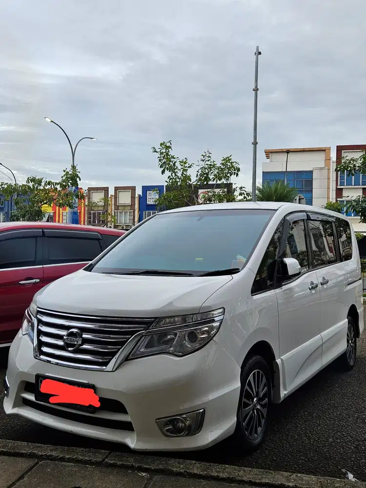 Dijual Cepat Mobil Elegan Nissan Serena 2015 Bensin