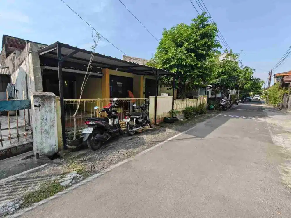 Tanah Kawasan kampus UMS ada bangunan lama strategis