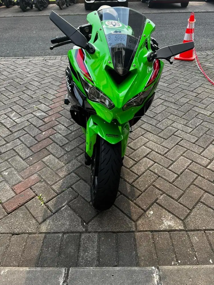 Jual Kawasaki ZX25RR Nik 2024 Odo 800 Perak Like New !!
