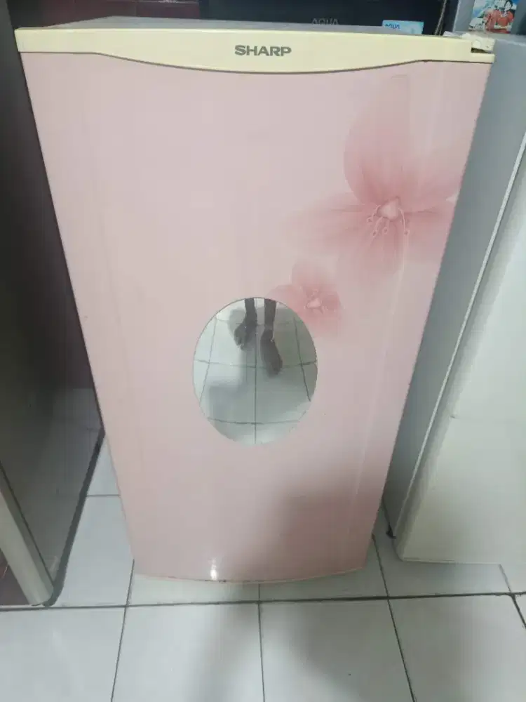 Kulkas 1 pintu merek Sharp