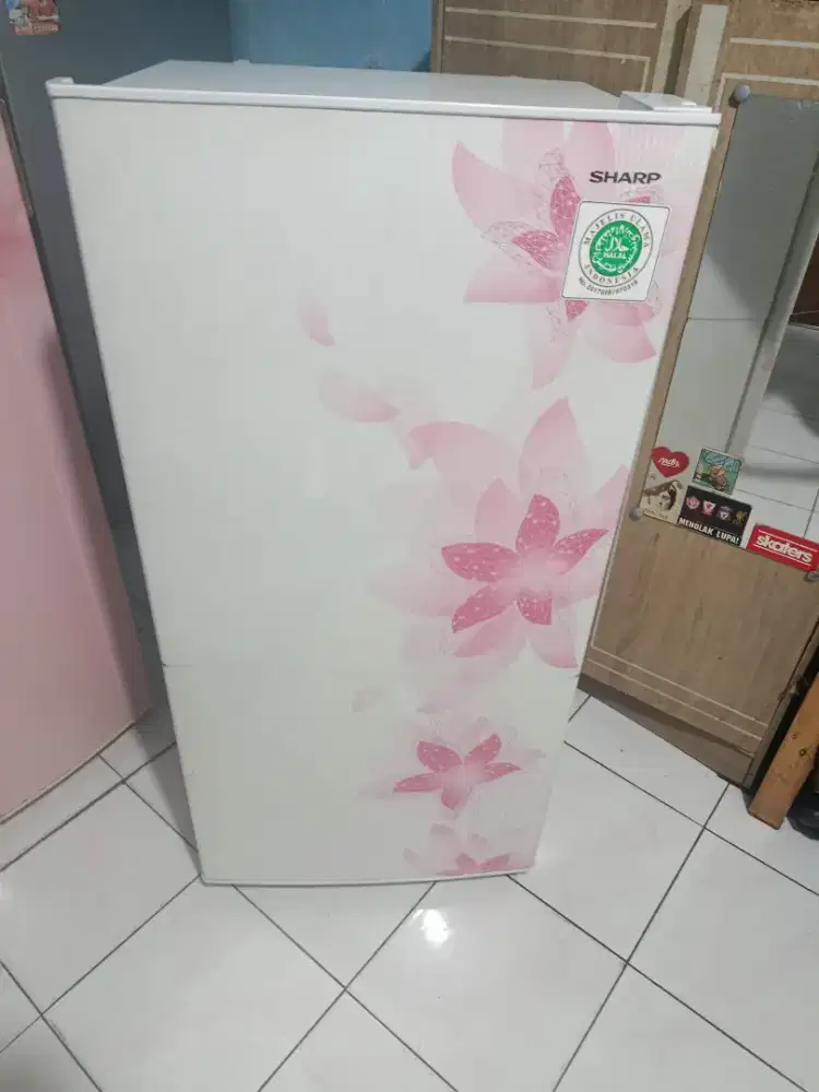 Kulkas 1 pintu merek Sharp