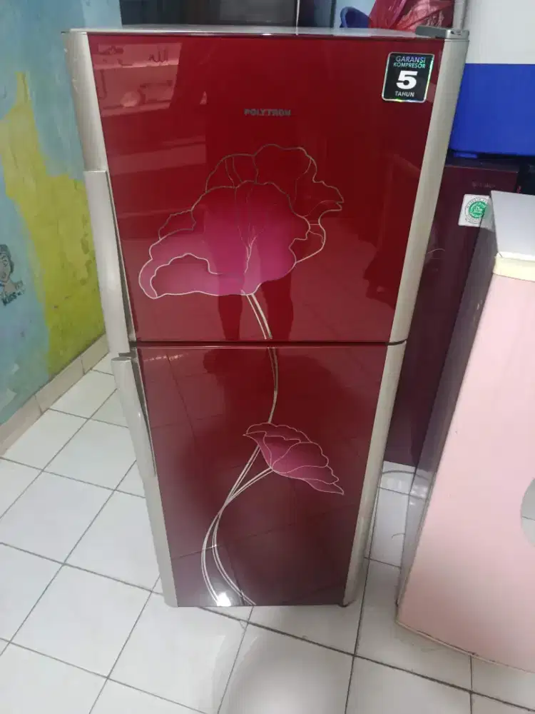 Kulkas 2 pintu merek Polytron