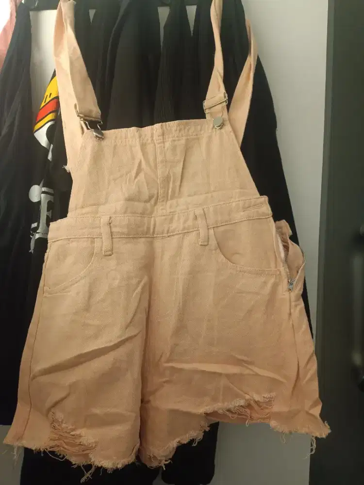 Baju jumpsut warna pink