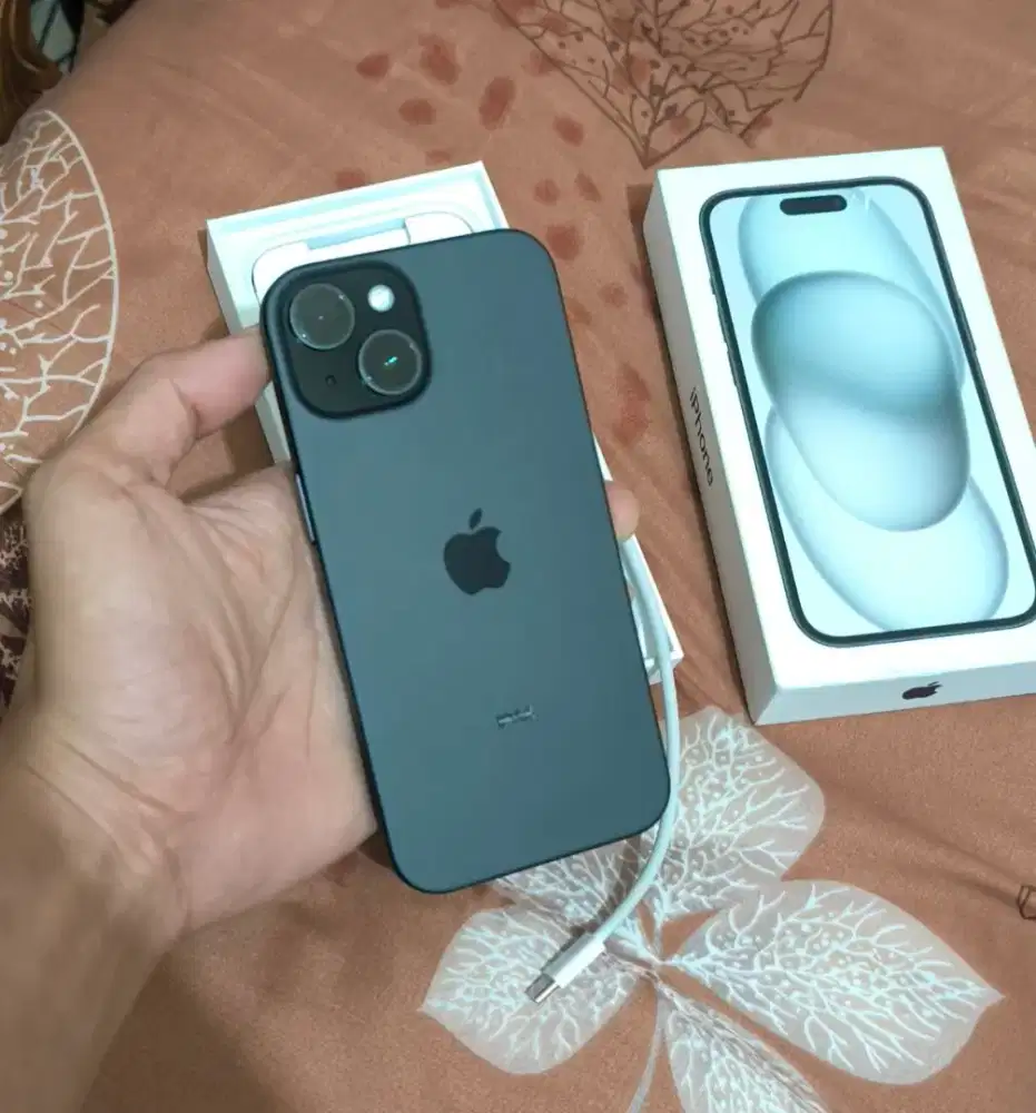 Iphone 15 128gb  Ibox resmi masih garansi lengkap mulus noken