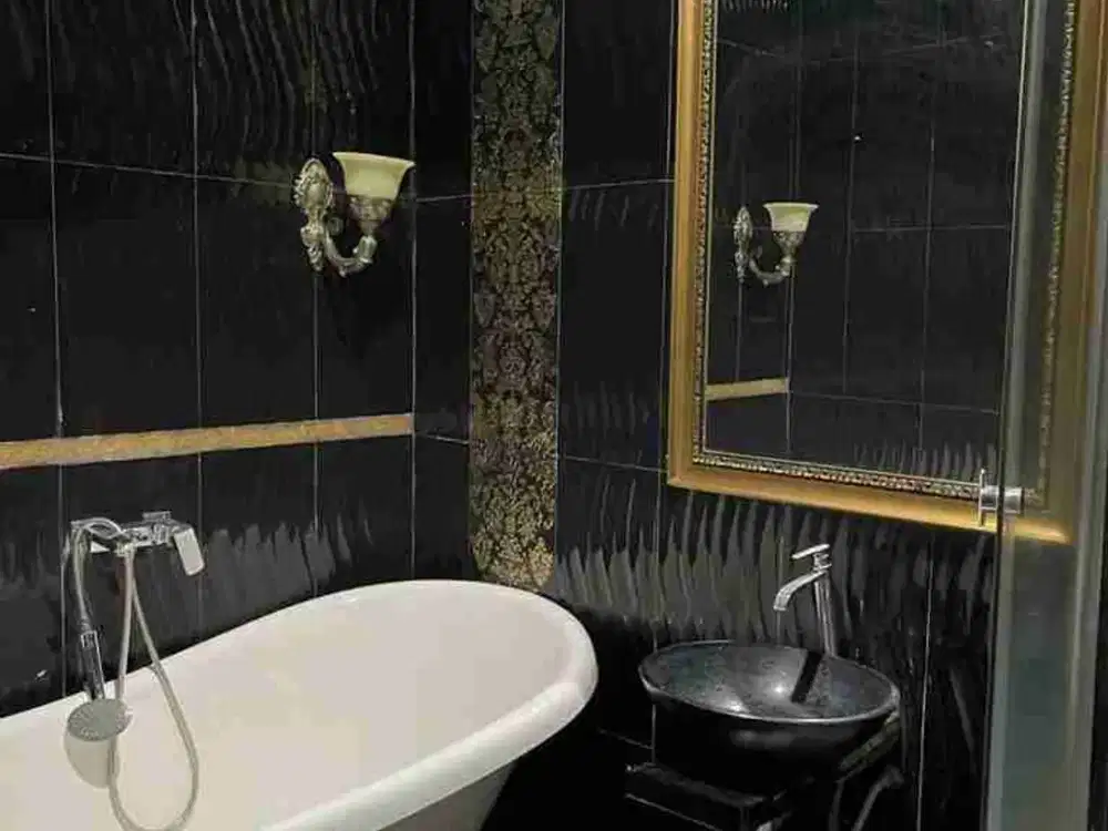 Dijual rumah Hoek siap huni di Citra Grand Cibubur