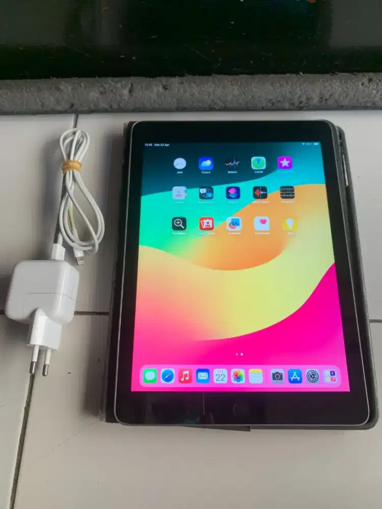 iPad 6 32gb iBox wifi only iPad dan casan aja mulus no minus