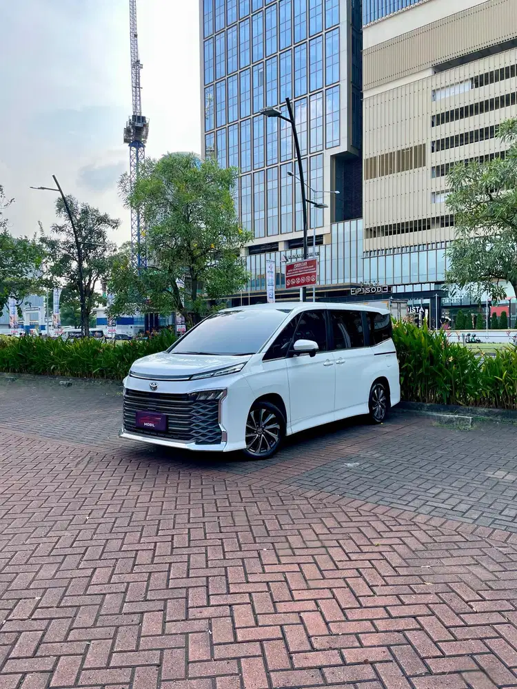 Toyota Voxy 2.0 AT 2022 
Low Odo (74rb) Siap pakai no pr