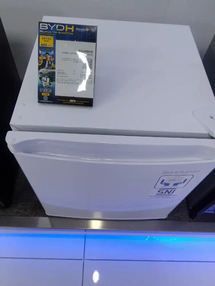 Kulkas mini dari Sharp cocok buat di Kos