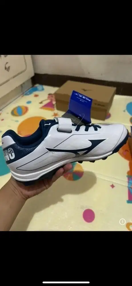 Sepatu Softball