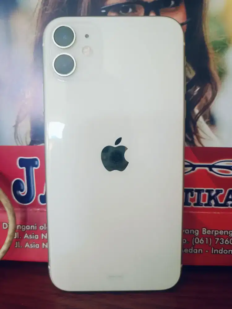 iPhone 11 64 GB ex garansi resmi iBox