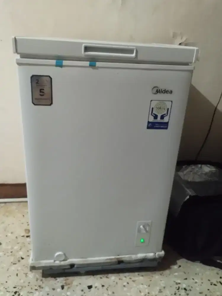 Freezer midea bekas