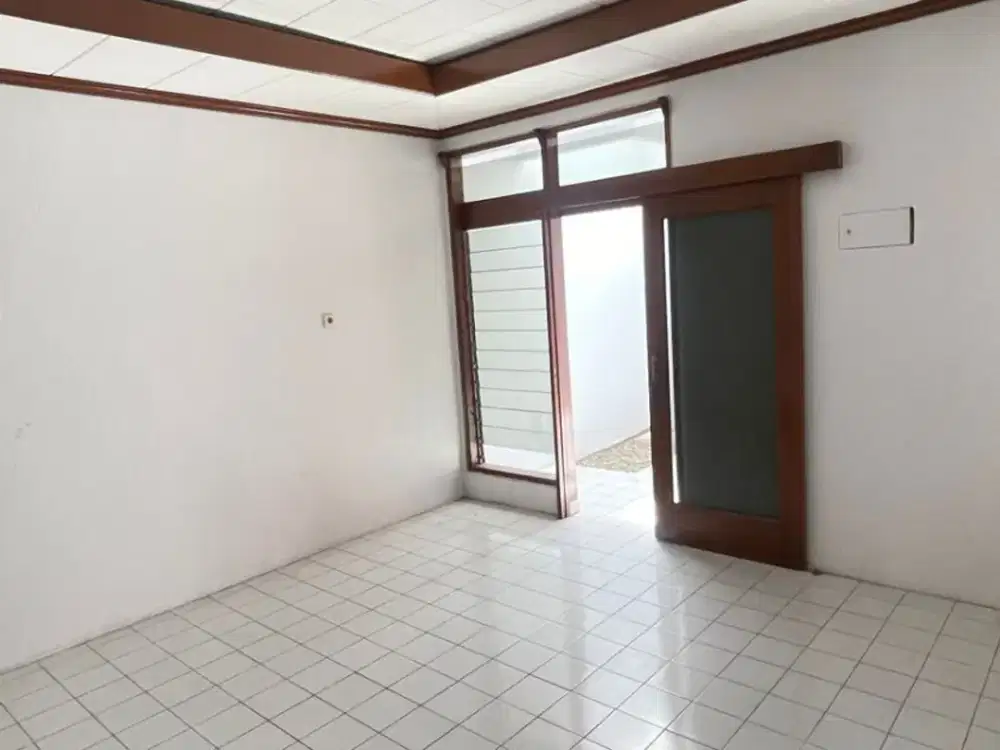 Dijual Segera Hunian Nyaman dan Terawat Harga di Bawah Pasaran Masih Bisa Nego Lokasi Strategis di Kopo Permai, Bandung