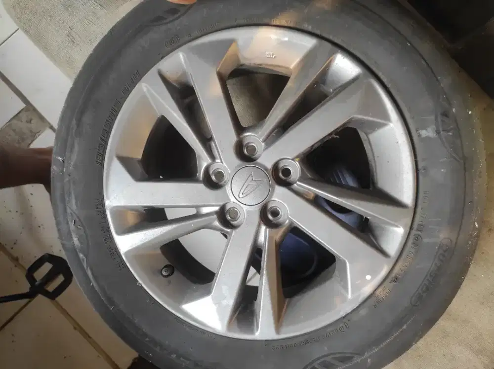 Velg all-new Xenia 2023 R15