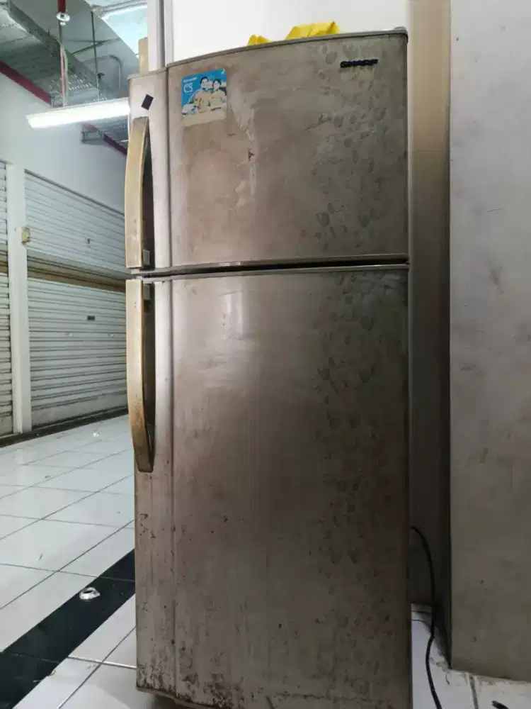 Dijual Kulkas 2 Pintu Merek Sharp