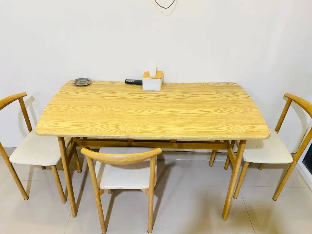 5 Set Meja dan Kursi