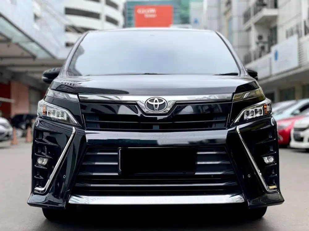 GRAB IT FAST! TOYOTA VOXY 2.0 AT 2020