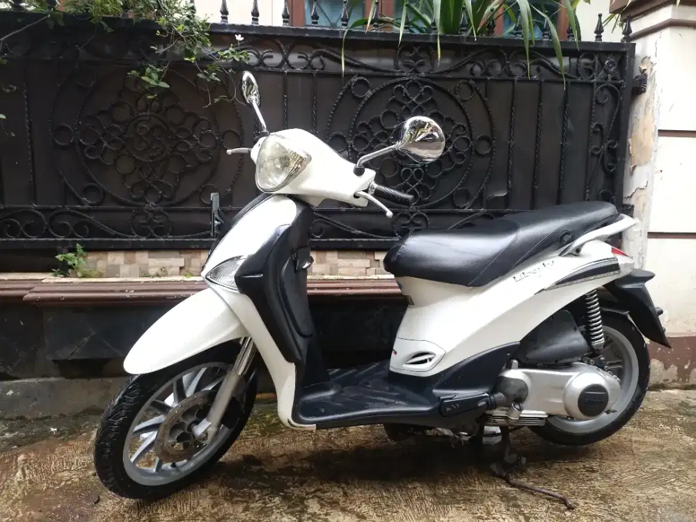 Jual motor piaggio liberty 2011