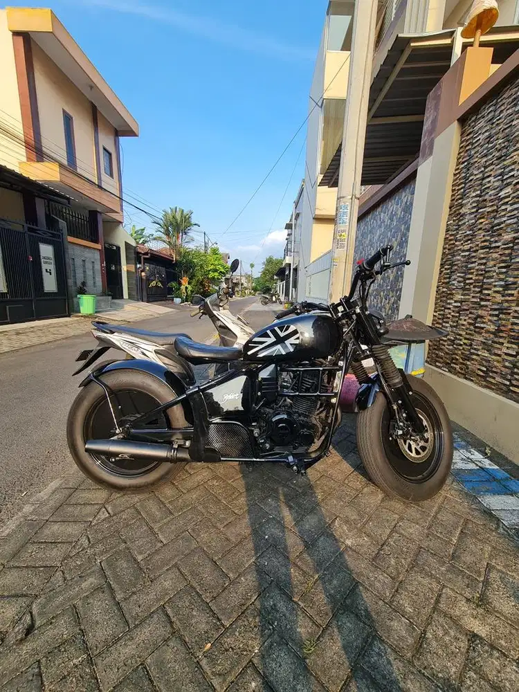 Motor custom bobber single seat basic yamaha byson 2012