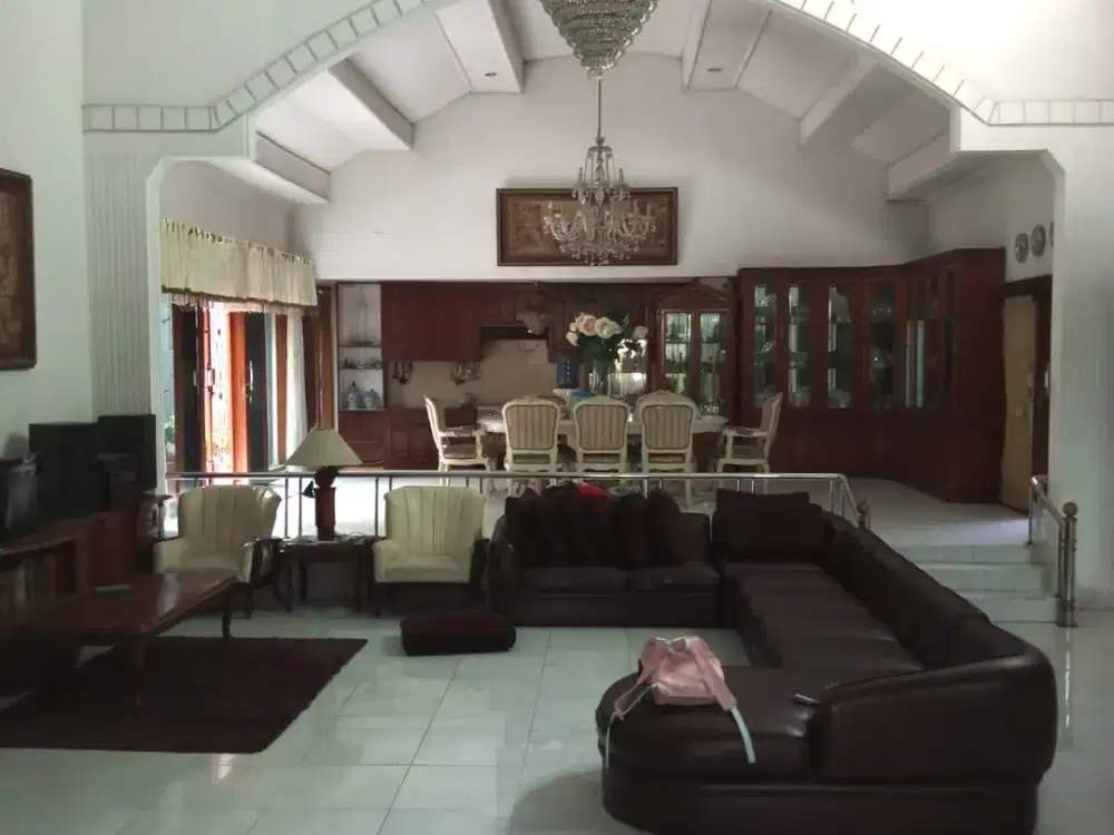 Rumah Luas Besar Cocok Nyaman Aman Strategis Tengah Kota di Suryalaya Buah Batu