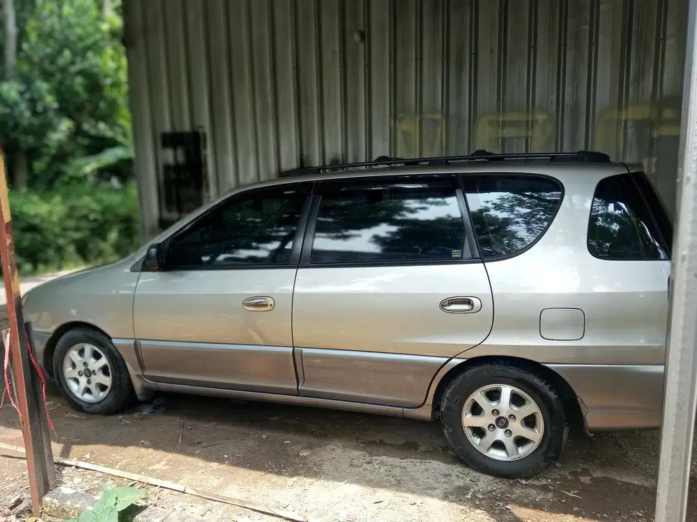 Kia Carens 2001 Bensin