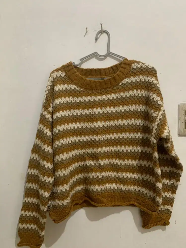 Sweater rajut warna kunyit