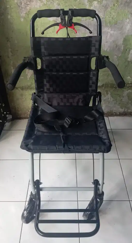 Kursi roda travel rem tangan siap pakai