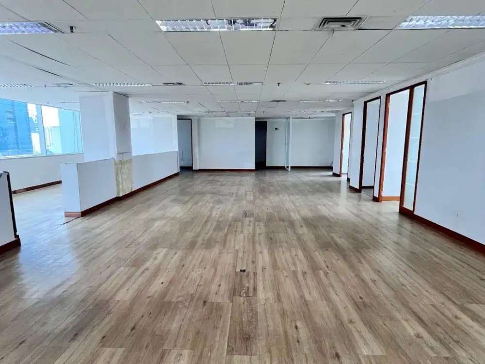 Sewa ruang kantor kondisi Fitted di Menara Ravindo, Jakarta Pusat