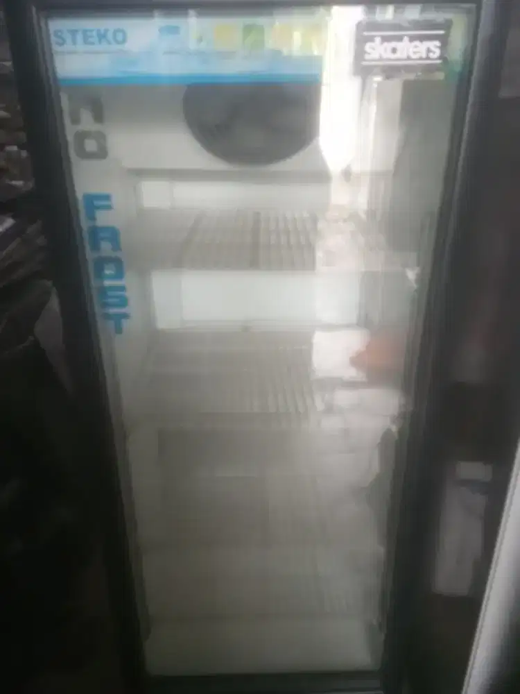 Dijual shocase STEKO normal siap pakai