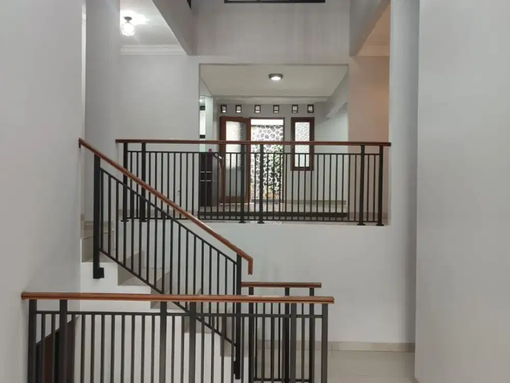 Dijual Hunian Nyaman dan Terawat Siap Huni Lokasi Super Strategis di Setiabudi Regency, Bandung