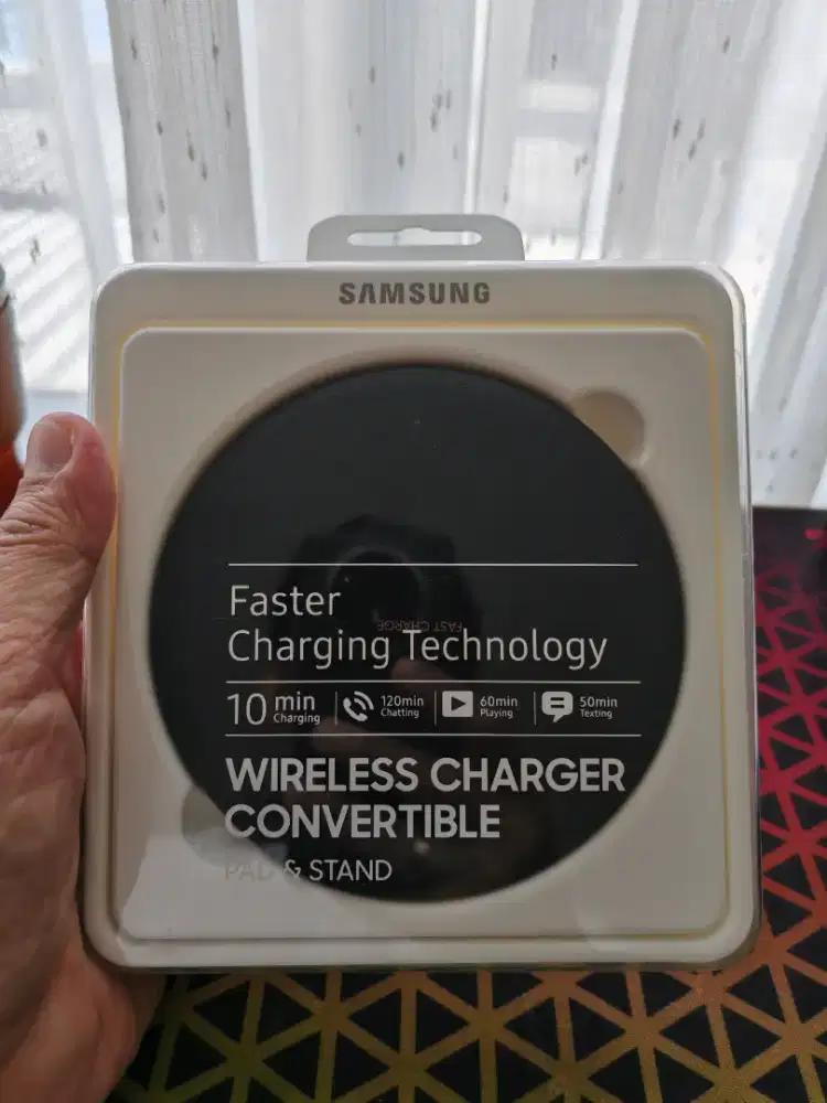 Samsung Wireless Charger Convertible (pad & stand, fast charging)