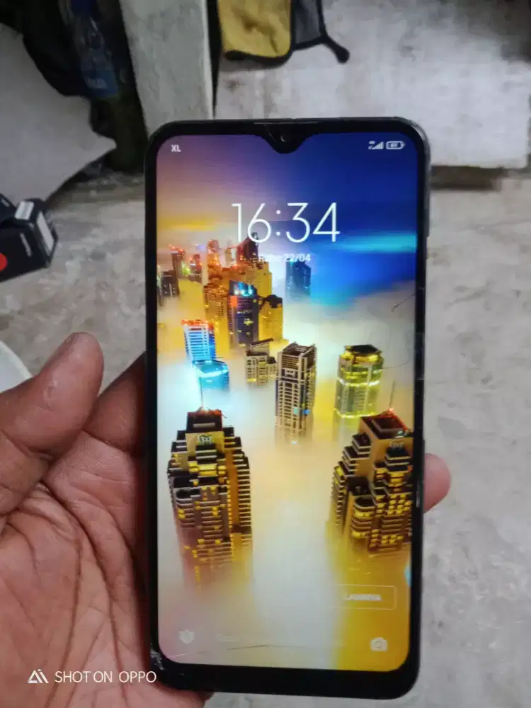 Redmi 8 ram 3/32 minus layar sentuh retak,tp ketikan msh pungsi normal