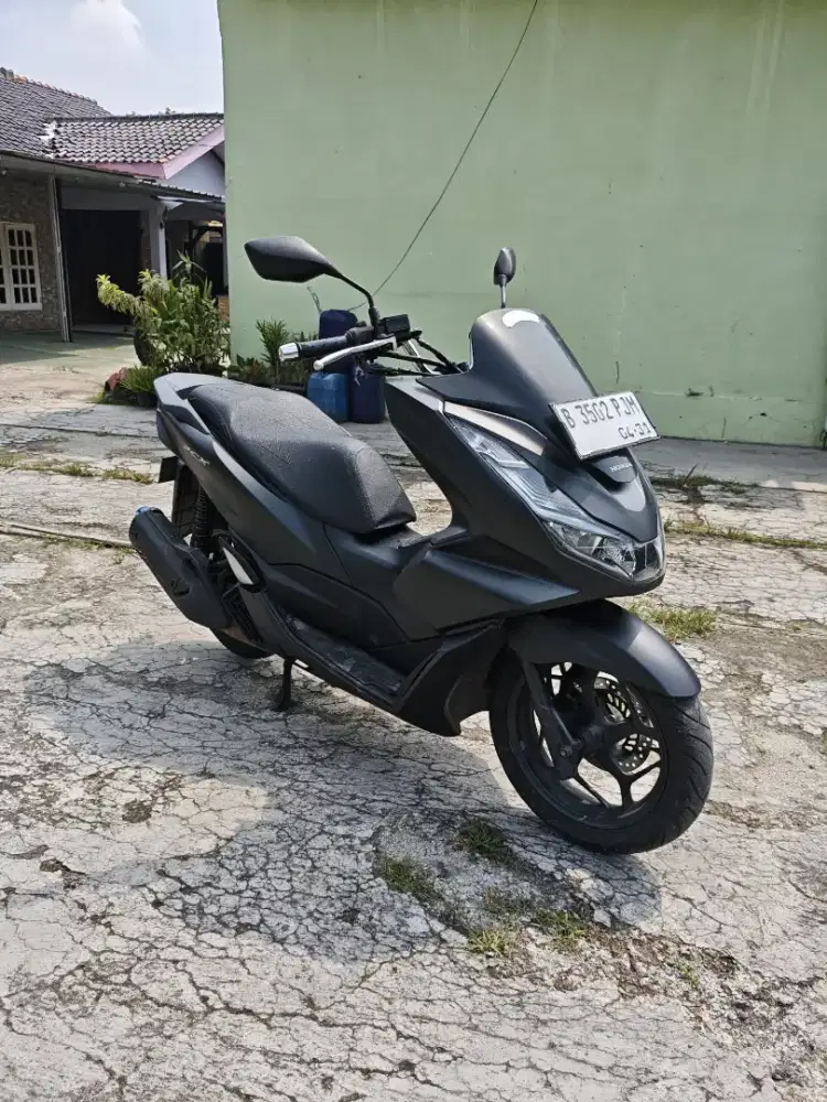 Honda pcx 2021 hitam