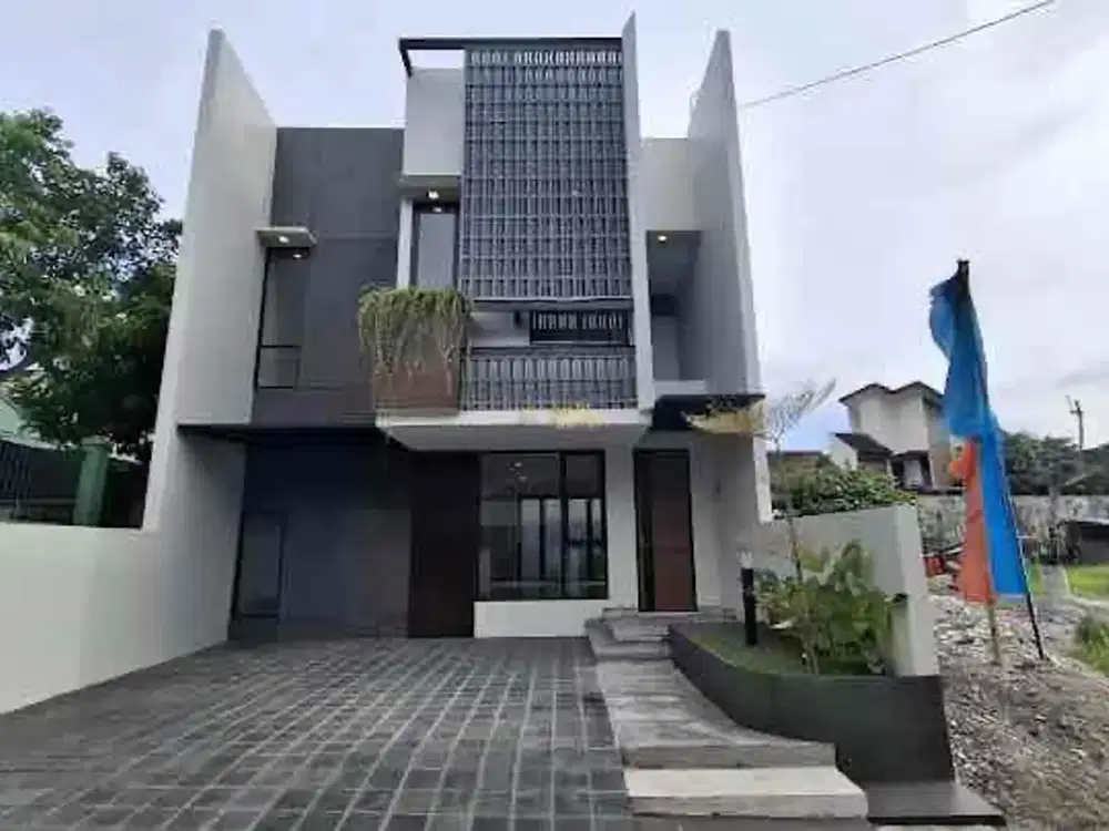 RUMAH 2 LANTAI, SIAP HUNI, 10 MENIT KE KAMPUS UPN JOGJA