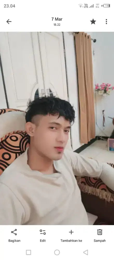 cari pekerjaan .yg oenting halal