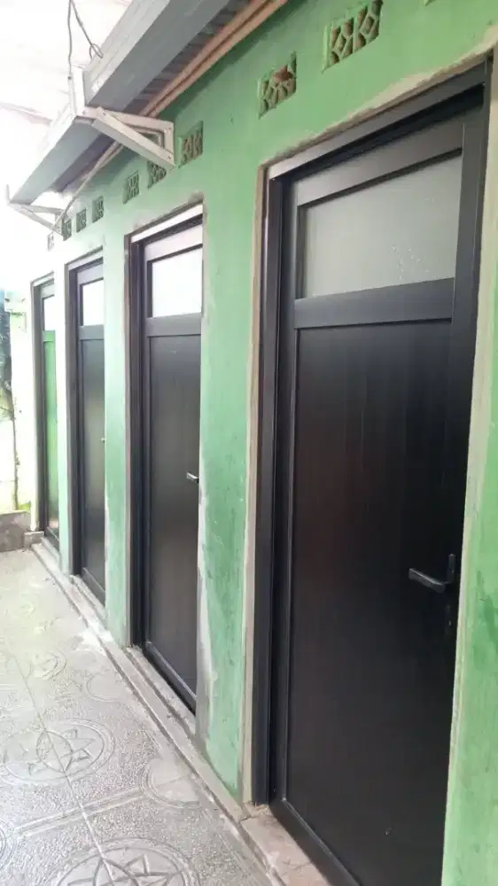 Pintu kamar mandi aluminium T200cm L70cm harga terpasang 1,9 jt / pcs