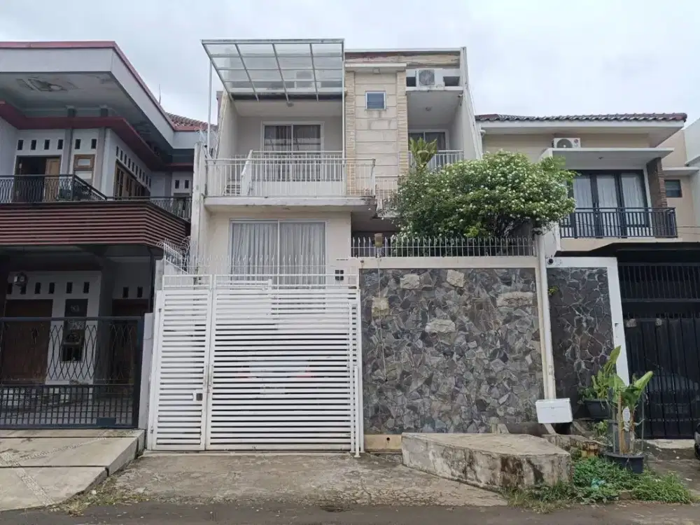 Rumah Split Level Komplek Billymoon Pondok Kelapa Dekat Tol Bandara Stasiun