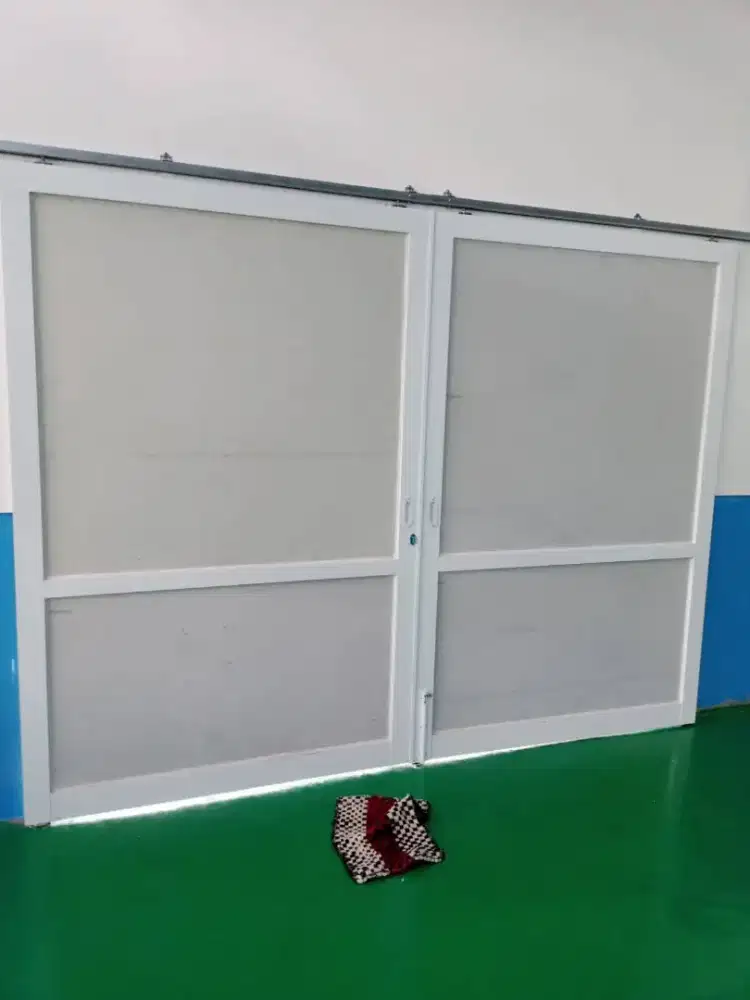 Pintu sliding ukuran jumbo T210cm L240cm harga 4,2 jt / unit terpasang