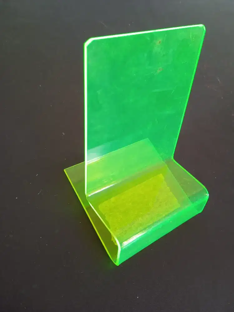 5 Pajangan kartu perdana atau dudukan hp