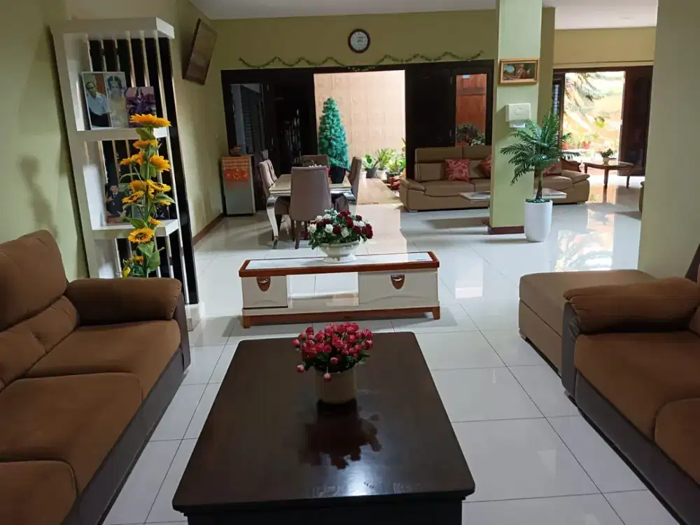 Rumah Hook 2 Lantai Di Asia Tropis Harapan Indah,Bekasi