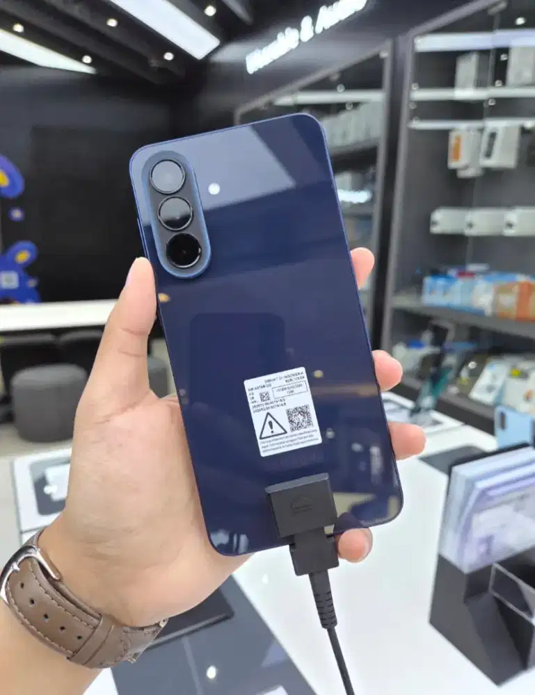 SAMSUNG GALAXY A57 NEW!! FREE CHARGER