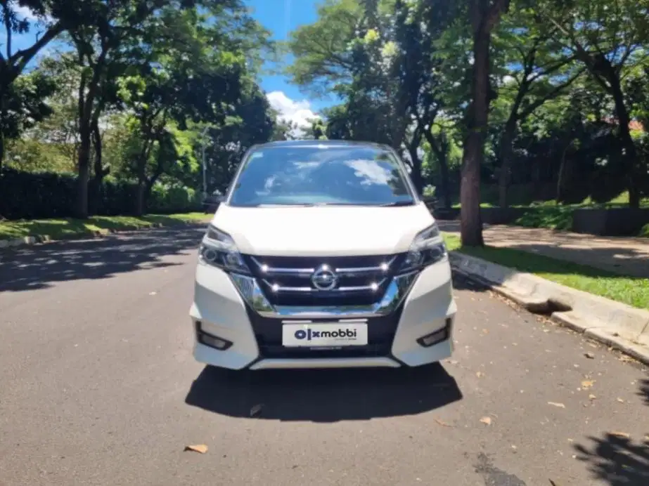 LOW DP Nissan Serena 2.0 Highway Star Bensin-AT 2023 ROQ